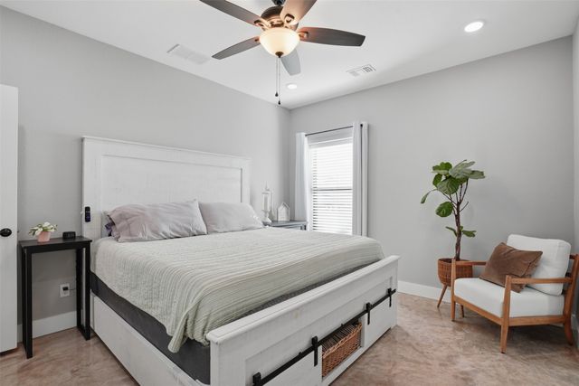 512 W Locust Street, Whitewright, TX 75491