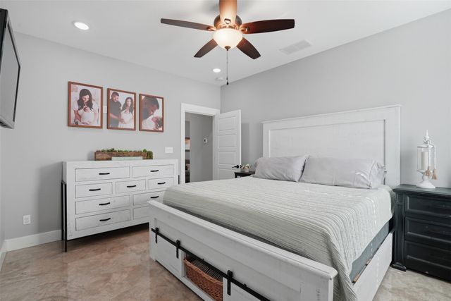 512 W Locust Street, Whitewright, TX 75491