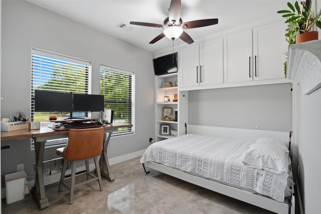 512 W Locust Street, Whitewright, TX 75491