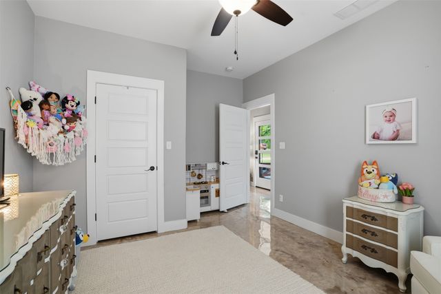 512 W Locust Street, Whitewright, TX 75491