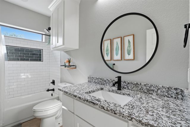 512 W Locust Street, Whitewright, TX 75491
