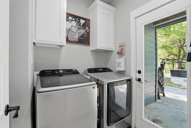 512 W Locust Street, Whitewright, TX 75491