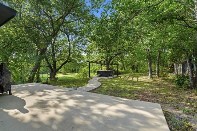 512 W Locust Street, Whitewright, TX 75491