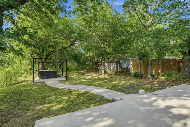 512 W Locust Street, Whitewright, TX 75491