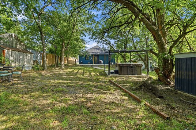512 W Locust Street, Whitewright, TX 75491