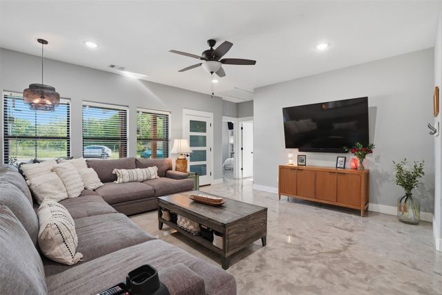 512 W Locust Street, Whitewright, TX 75491