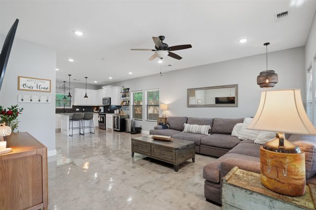 512 W Locust Street, Whitewright, TX 75491