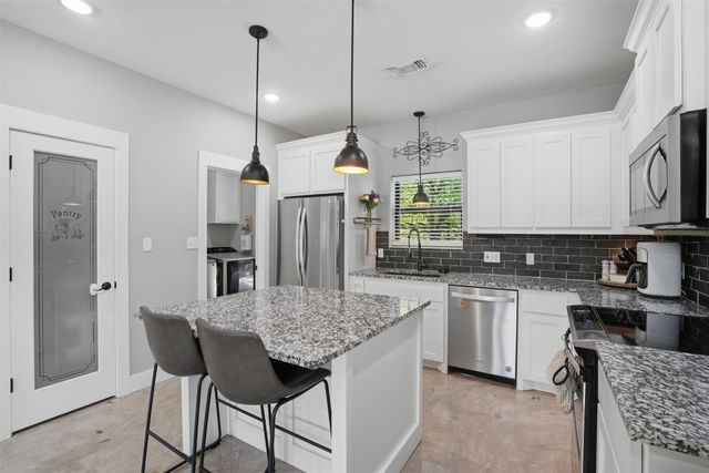 512 W Locust Street, Whitewright, TX 75491
