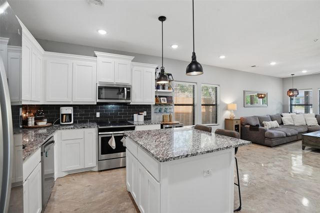 512 W Locust Street, Whitewright, TX 75491