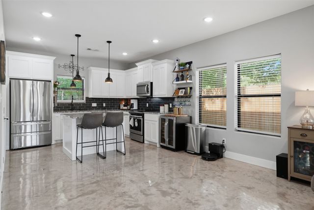 512 W Locust Street, Whitewright, TX 75491