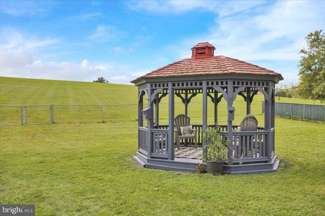 170 CORNERSTONE DR, Mohrsville, PA 19541