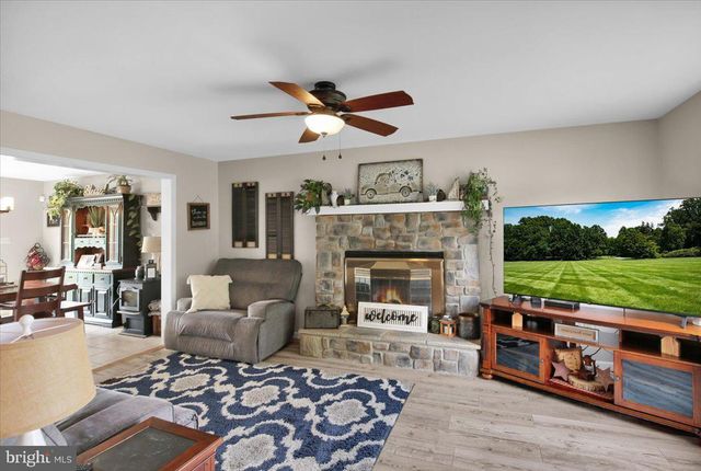 170 CORNERSTONE DR, Mohrsville, PA 19541