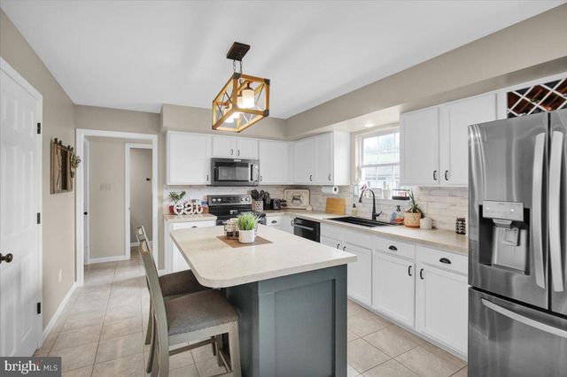 170 CORNERSTONE DR, Mohrsville, PA 19541