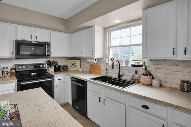 170 CORNERSTONE DR, Mohrsville, PA 19541