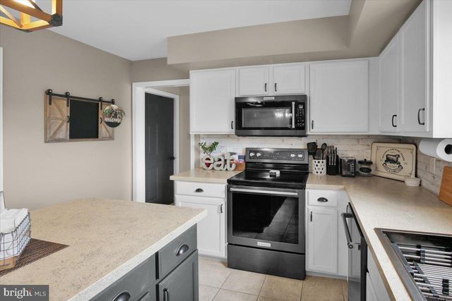 170 CORNERSTONE DR, Mohrsville, PA 19541