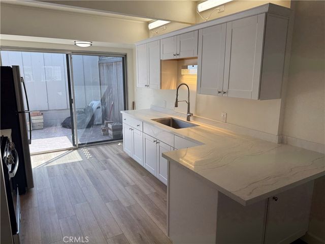 4040 Grand View 44, Los Angeles, CA 90066
