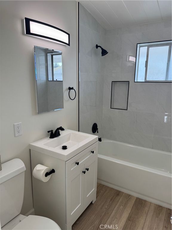 Image 16 of property listing at 4040 Grand View 44, Los Angeles, CA 90066