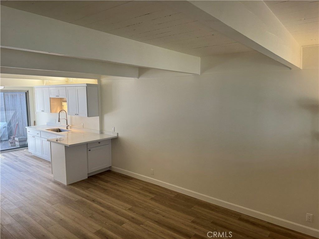 Image 4 of property listing at 4040 Grand View 44, Los Angeles, CA 90066