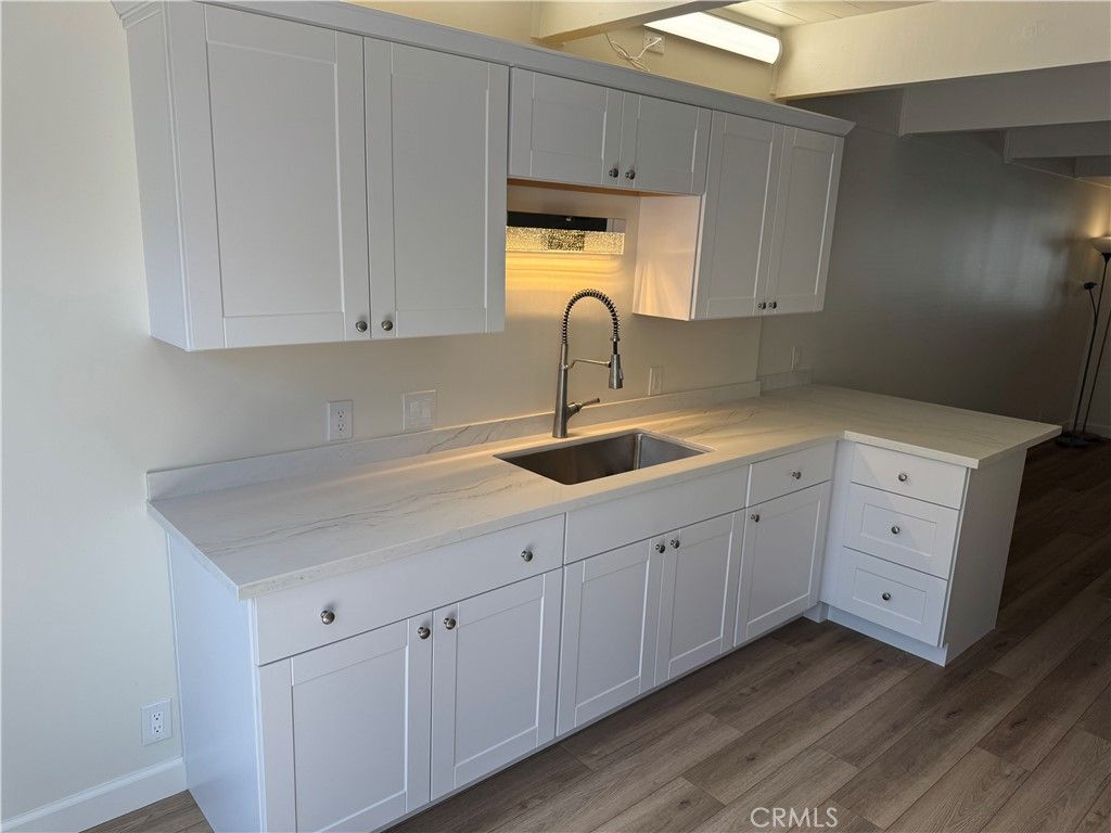 Image 8 of property listing at 4040 Grand View 44, Los Angeles, CA 90066