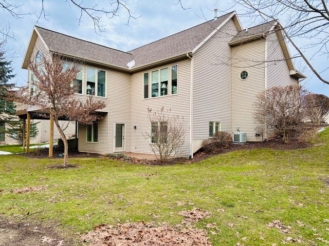 2268 NW Pin Oak Court NW 91, Grand Rapids, MI 49504