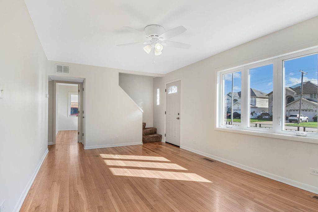 8208 S Oak Park Avenue, Burbank, IL 60459 — photo 2