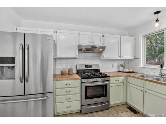 880 Parthenon Ct, Lafayette, CO 80026
