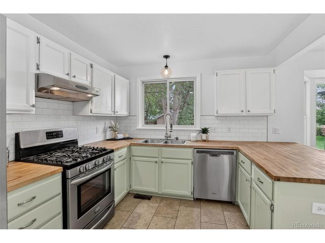 880 Parthenon Ct, Lafayette, CO 80026