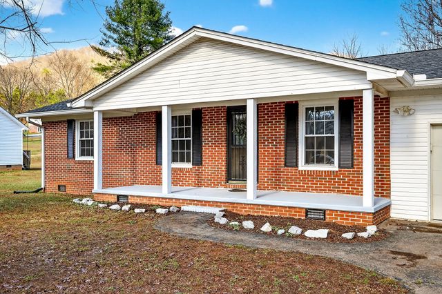 396 Jefferson Ave, Sparta, TN 38583