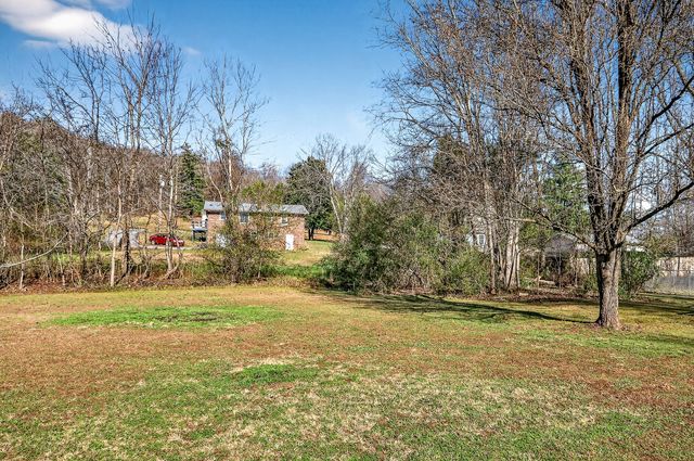 396 Jefferson Ave, Sparta, TN 38583