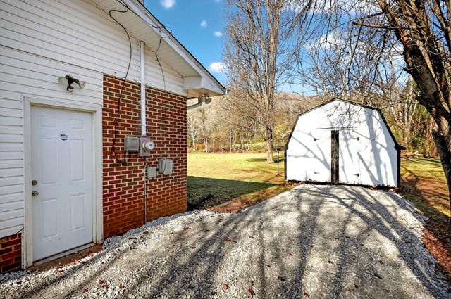 396 Jefferson Ave, Sparta, TN 38583