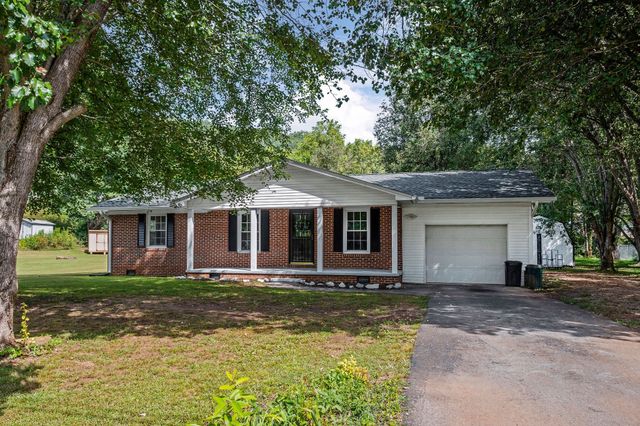 396 Jefferson Ave, Sparta, TN 38583