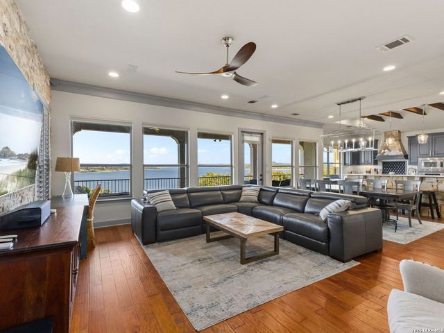 1736 Stagecoach Drive, Canyon Lake, TX 78133