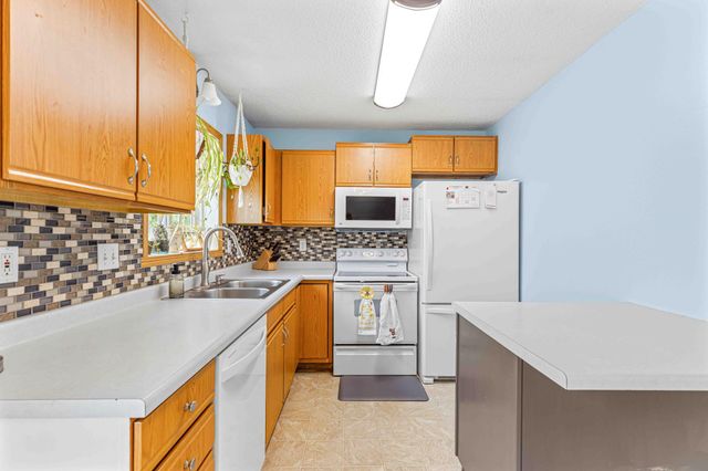 3915 34th Street S, Fargo, ND 58104