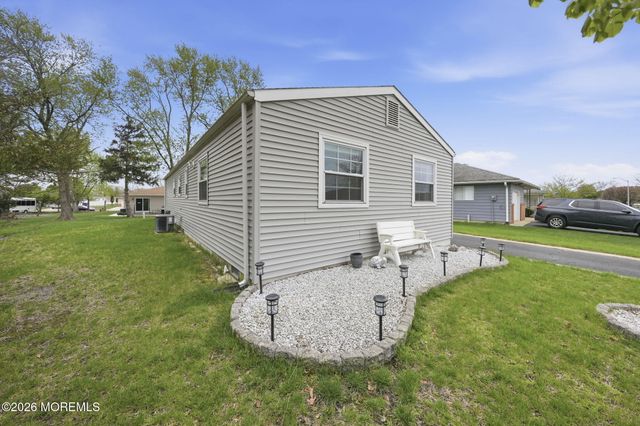 14 Picasso Court, Toms River, NJ 08757