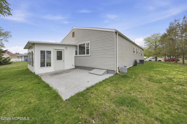 14 Picasso Court, Toms River, NJ 08757