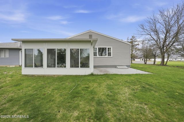 14 Picasso Court, Toms River, NJ 08757