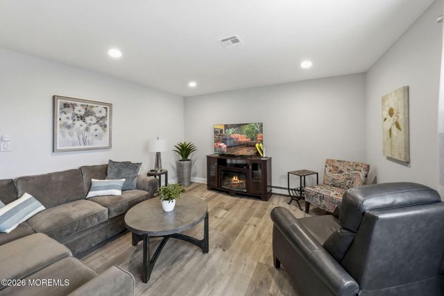 14 Picasso Court, Toms River, NJ 08757