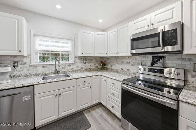 14 Picasso Court, Toms River, NJ 08757