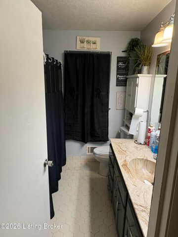 5615 Arvis Dr, Louisville, KY 40216