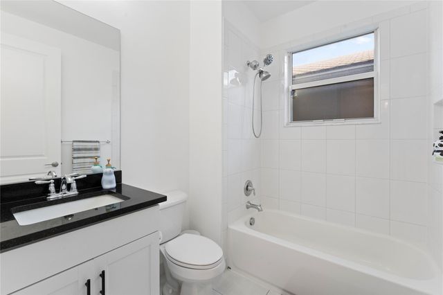 19552 Broad Shore Walk, Loxahatchee, FL 33470