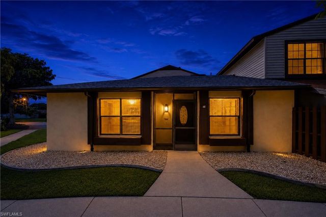 646 12th CT 17, Cape Coral, FL 33990
