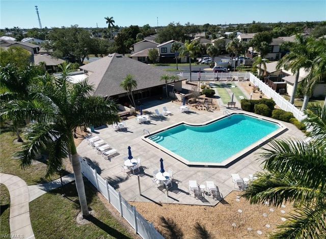 646 12th CT 17, Cape Coral, FL 33990