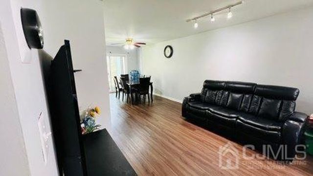 2804 Cricket Circle, Edison, NJ 08820