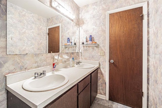 18425 SWAN LAKE DRIVE, Lutz, FL 33549
