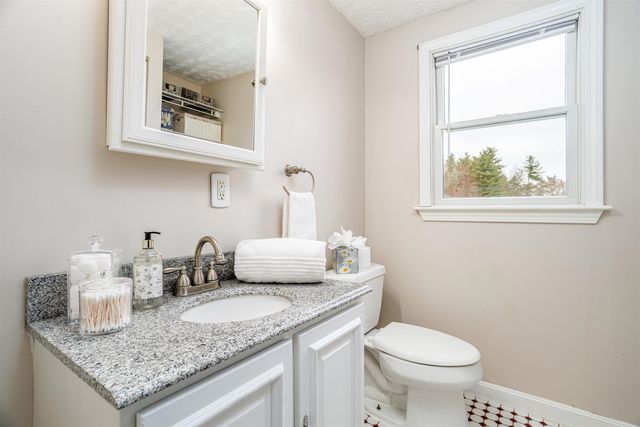 3 Wallace Drive, Merrimack, NH 03054