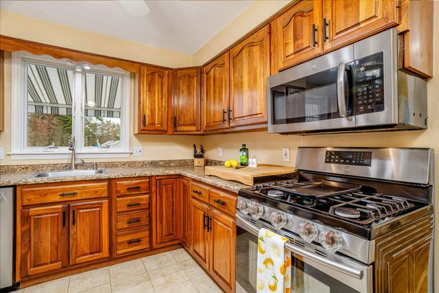 3 Wallace Drive, Merrimack, NH 03054