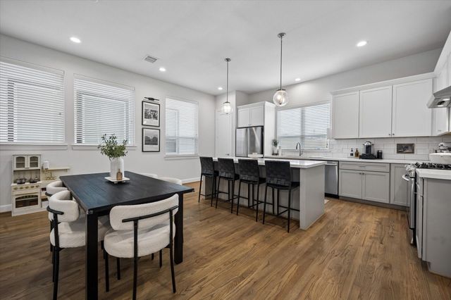 2491 W 11th Street, Houston, TX 77008