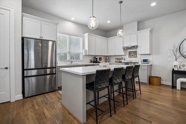 2491 W 11th Street, Houston, TX 77008