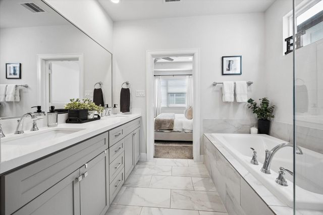 2491 W 11th Street, Houston, TX 77008