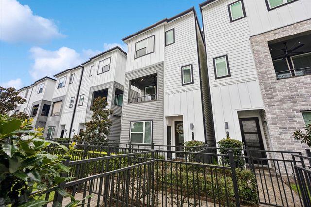 2491 W 11th Street, Houston, TX 77008